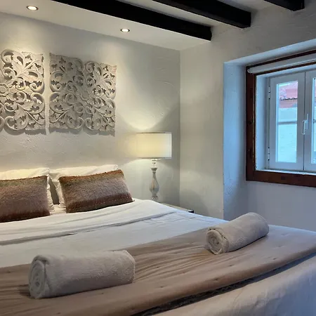 Very Charming Overlooking S Jorge Castel リスボン