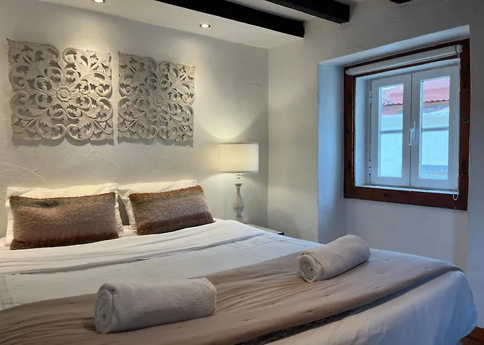 Very Charming Overlooking S Jorge Castel リスボン
