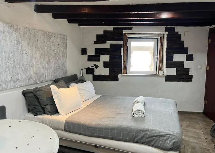 Very Charming Overlooking S Jorge Castel アパート
